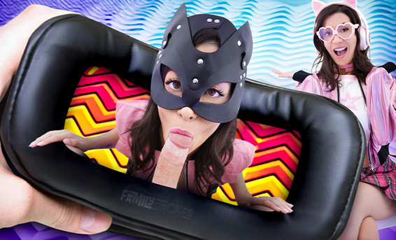 Сводные брат и сестра перенести сексуальные фантазии из VR в реал