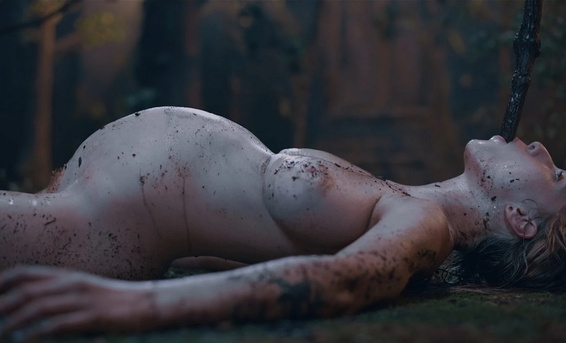 Живые ветви дерева-монстра жестко трахают грудастую рыжую Октавию Рэд