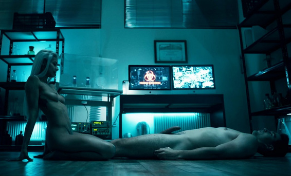 Огромная пизда зараженной ученой Вероника Лил съела коллегу по работе