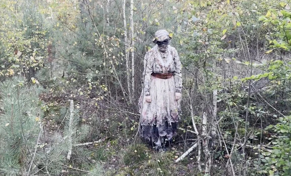 Ужасная медсестра из игры Dead by Daylight ебется в лесу с мужиком