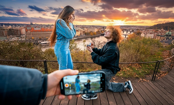 Русская мигрантка Роксолана Мир ебется в Праге с пикапером перед мужем